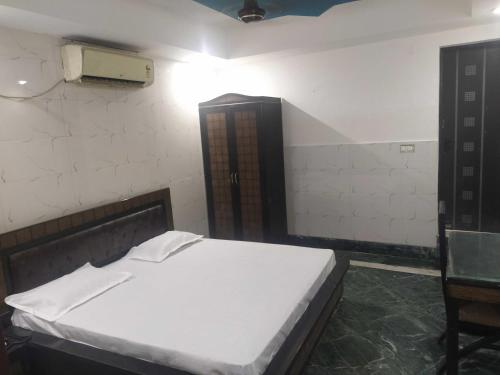 flagship delite hotel near leisure valley park