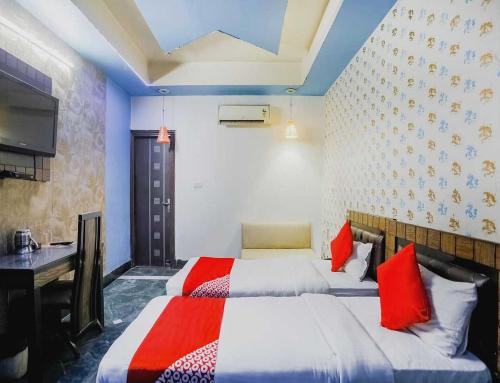 flagship delite hotel near leisure valley park