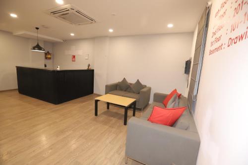 qotel hotel ip residency