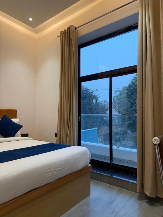 hotel taj way by jyoti villa