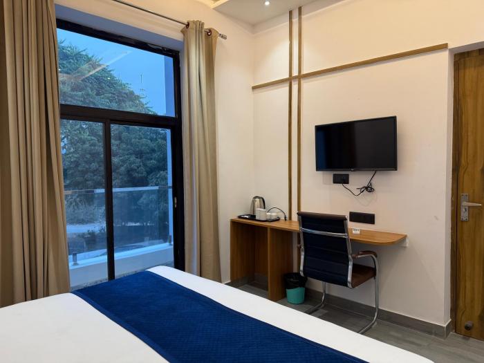 hotel taj way by jyoti villa