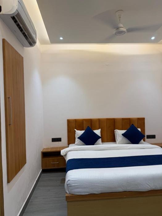 hotel taj way by jyoti villa