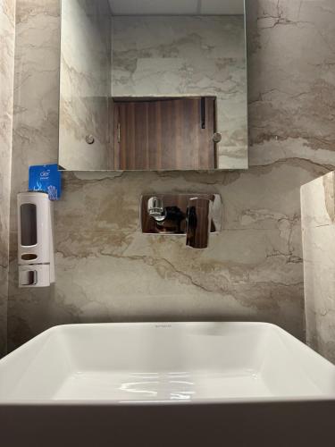 hotel taj way by jyoti villa