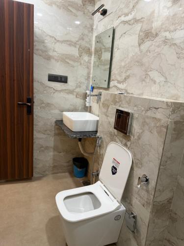 hotel taj way by jyoti villa