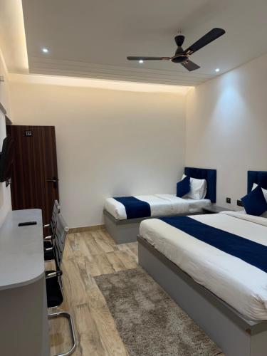 hotel taj way by jyoti villa