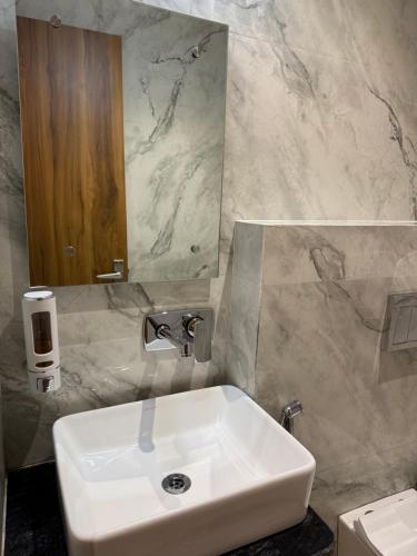 hotel taj way by jyoti villa