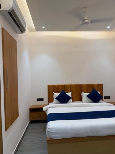 hotel taj way by jyoti villa