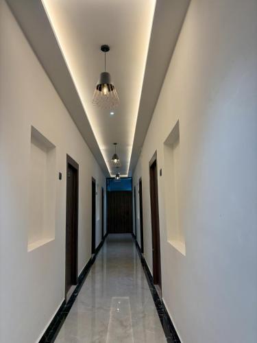 hotel taj way by jyoti villa