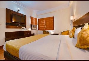 cozy shelter by saira