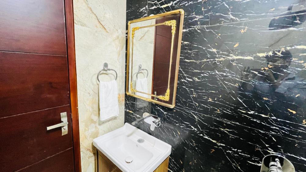 hotel vs residency medanta