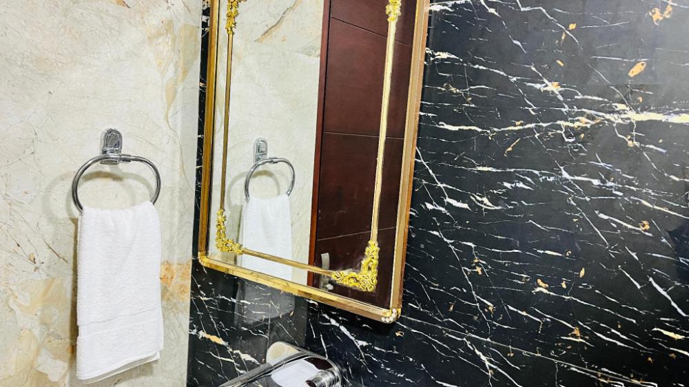 hotel vs residency medanta