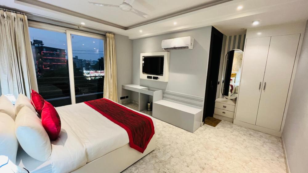 hotel vs residency medanta