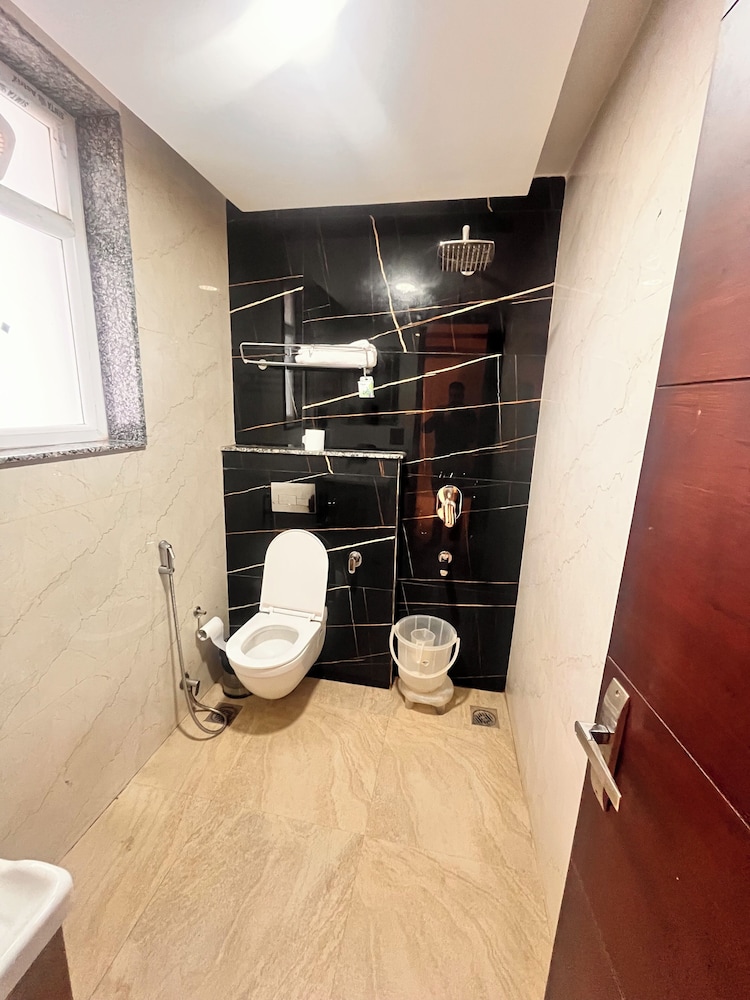 hotel vs residency medanta