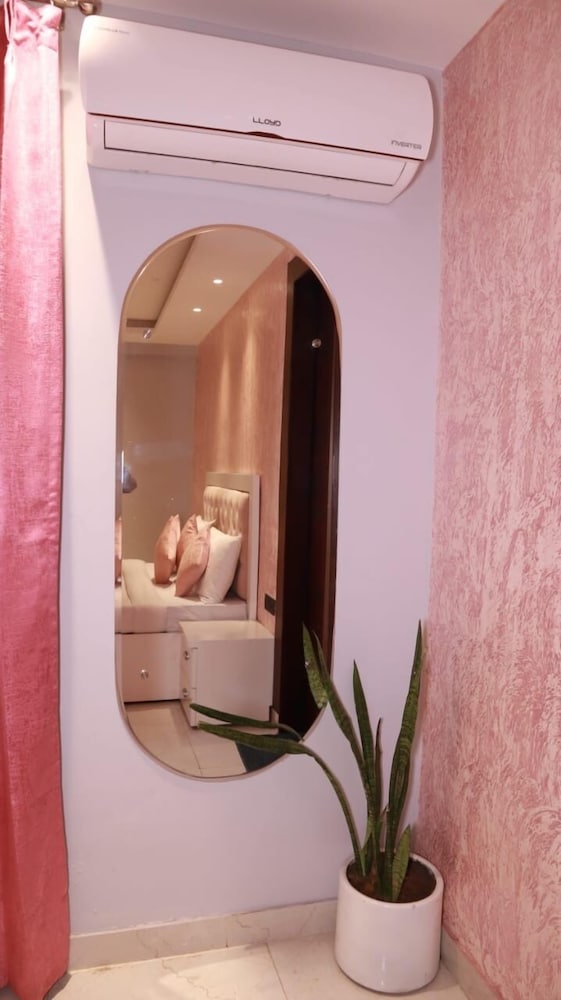 hotel vs residency medanta