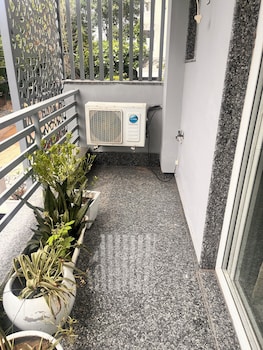 hotel vs residency medanta