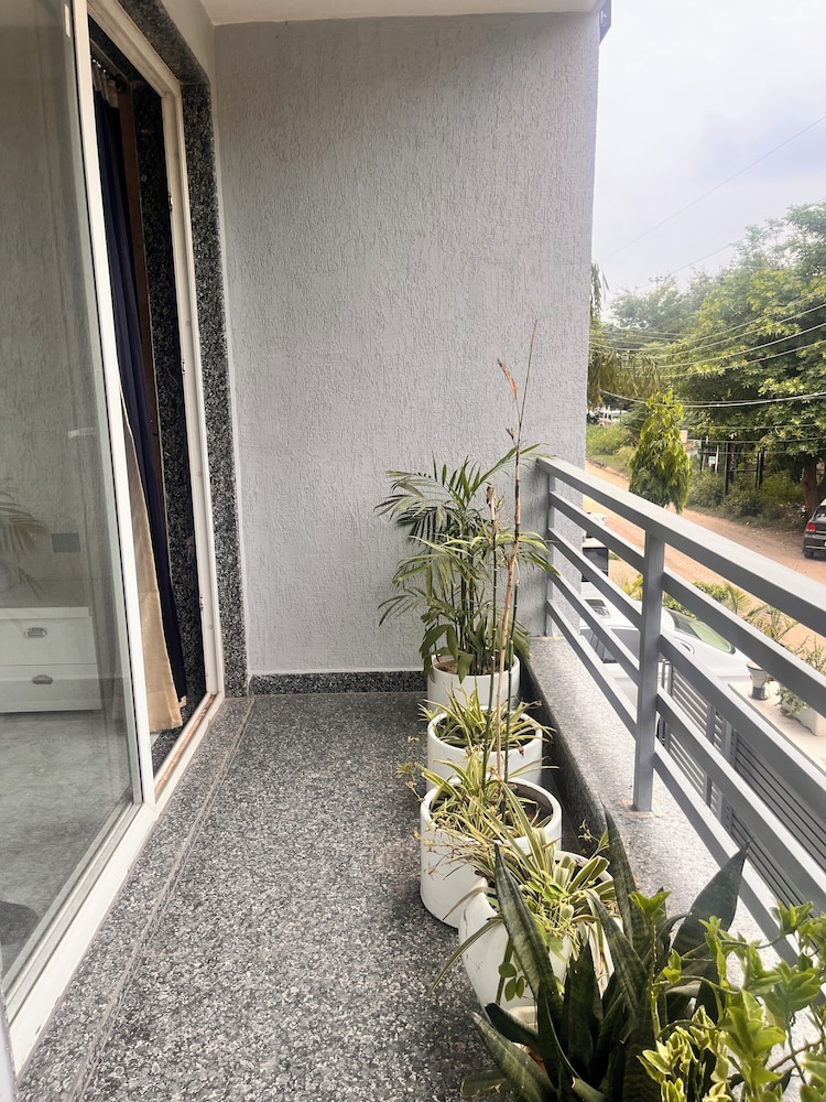 hotel vs residency medanta