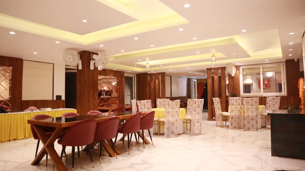 hotel vs residency medanta