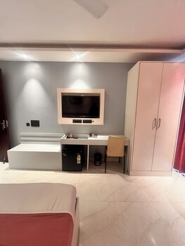 hotel vs residency medanta