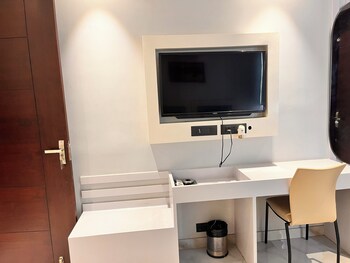 hotel vs residency medanta