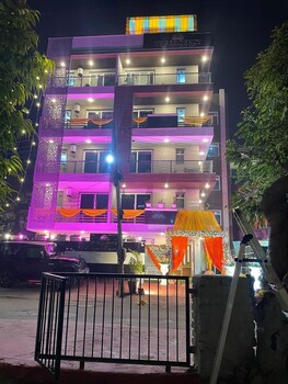 hotel vs residency medanta