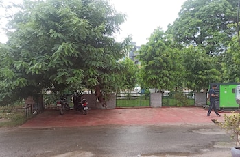 hotel vs residency medanta