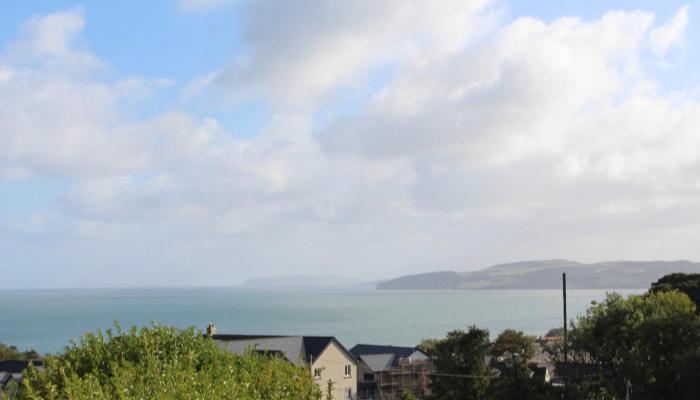 traeth arian cottage