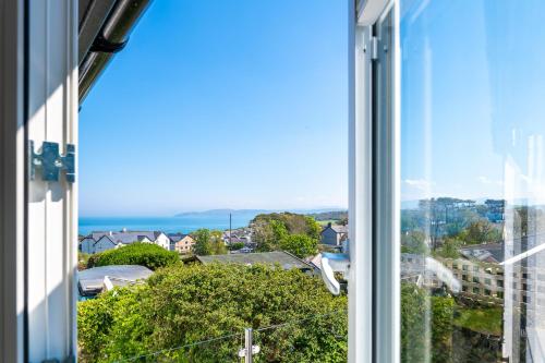 traeth arian cottage