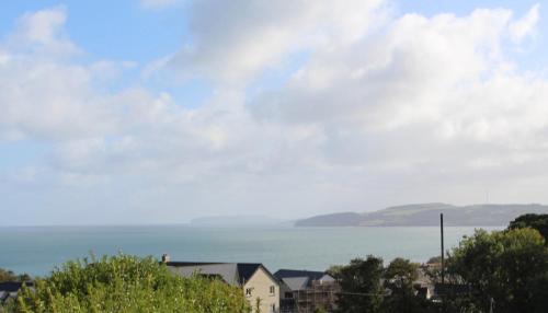 traeth arian cottage