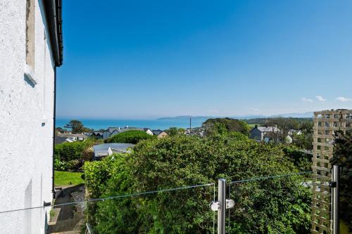 traeth arian cottage