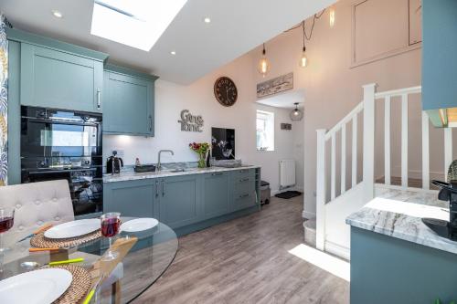 traeth arian cottage