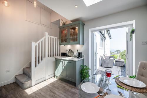 traeth arian cottage