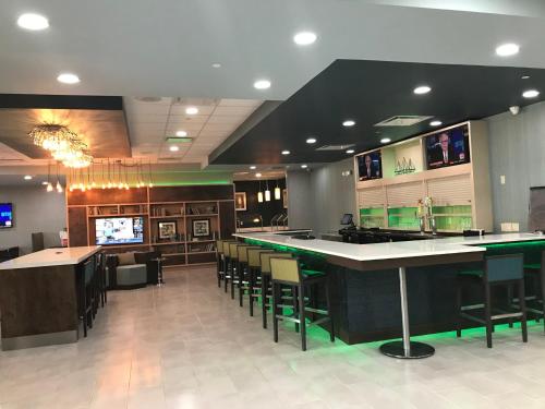 holiday inn beaumont east medical ctr area by ihg