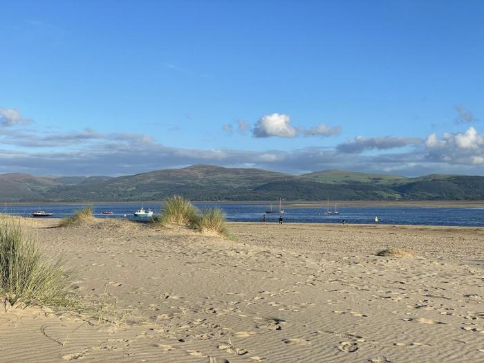 lovely seafront 2 bedroom apartment 4