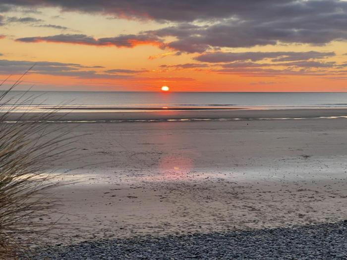lovely seafront 2 bedroom apartment 4