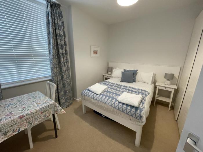 lovely seafront 2 bedroom apartment 4