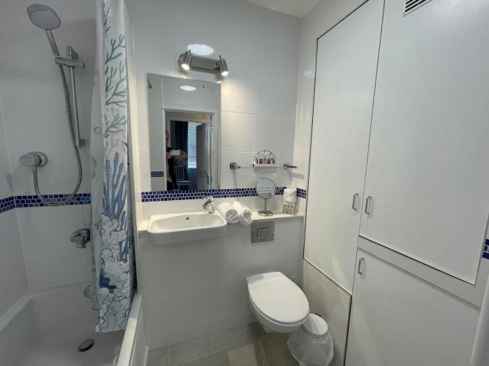 lovely seafront 2 bedroom apartment 4