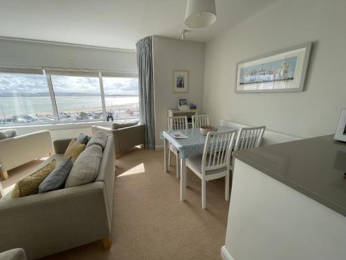 Lovely Seafront 2 Bedroom Apartment 4,Bangor>>Aberdovey,0 star