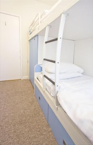 lovely seafront 2 bedroom apartment 4