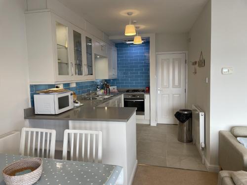 lovely seafront 2 bedroom apartment 4