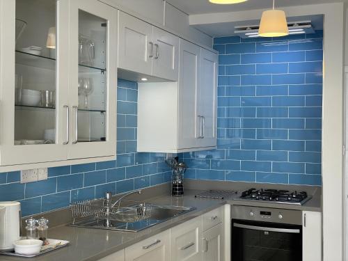 lovely seafront 2 bedroom apartment 4