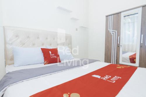 redliving apartemen emerald hill sr rooms tower green