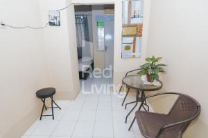 redliving apartemen emerald hill sr rooms tower green