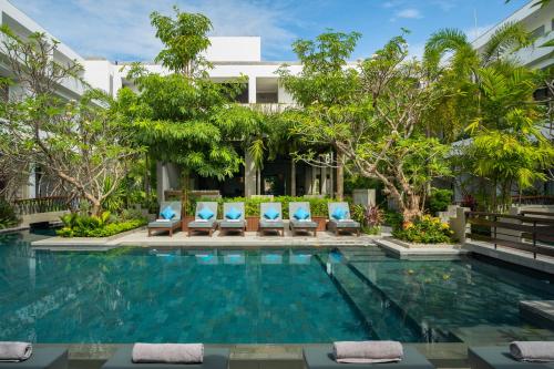 eightfold urban resort