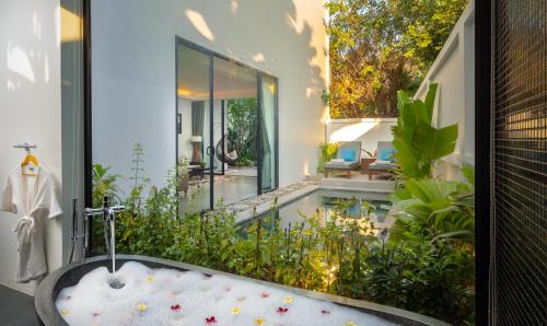 eightfold urban resort