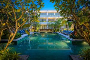 eightfold urban resort