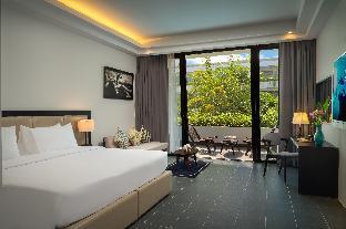 eightfold urban resort