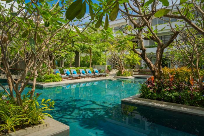 eightfold urban resort