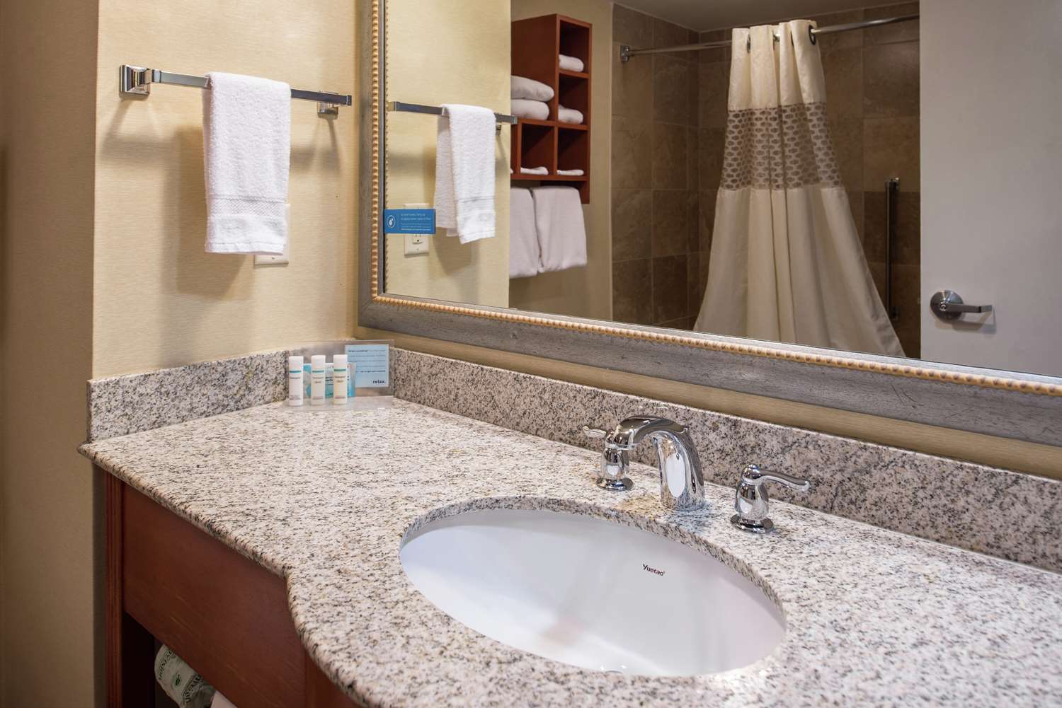 hampton inn and suites charlotte arrowood rd