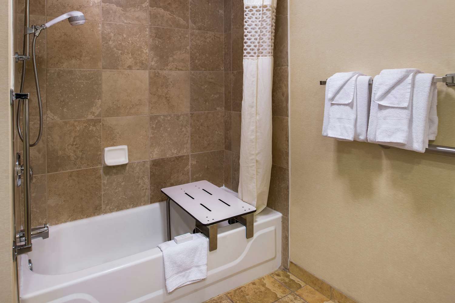 hampton inn and suites charlotte arrowood rd