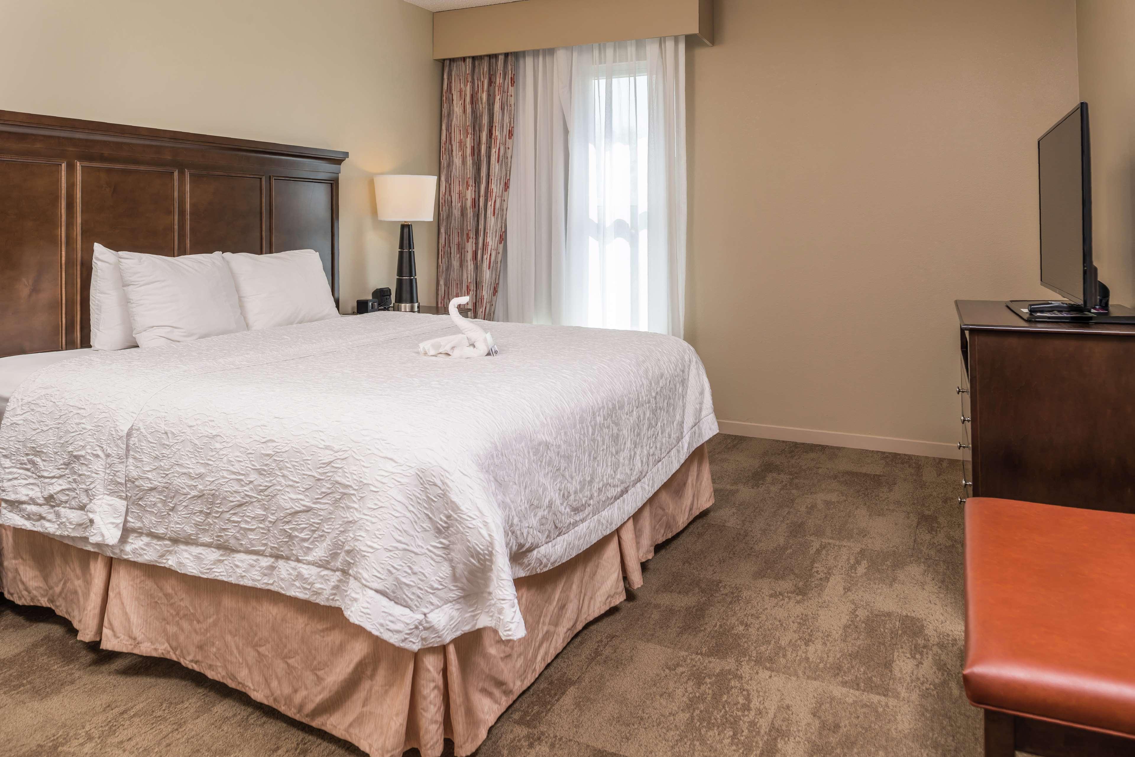hampton inn and suites charlotte arrowood rd